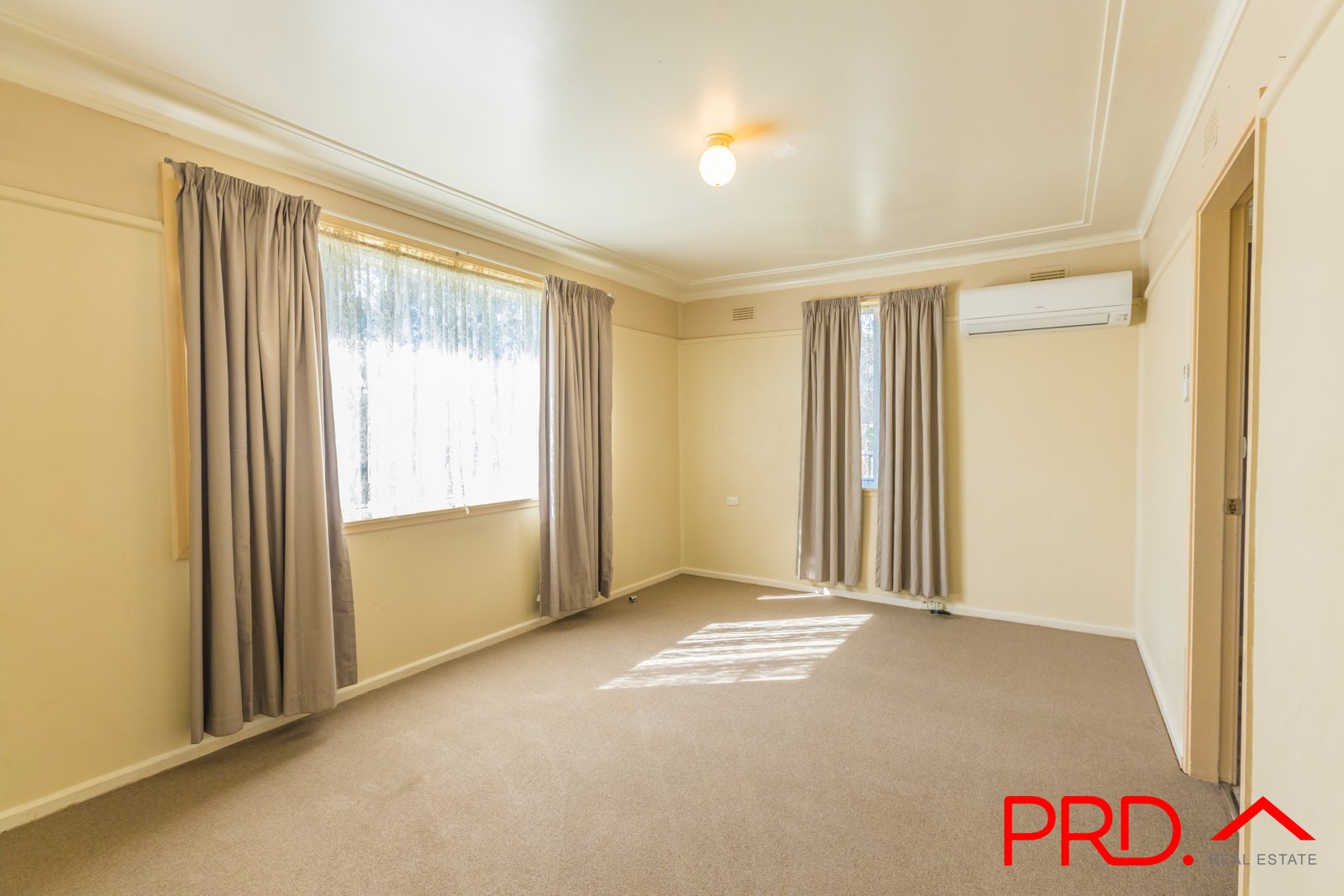 10 Stewart Avenue TAMWORTH 4