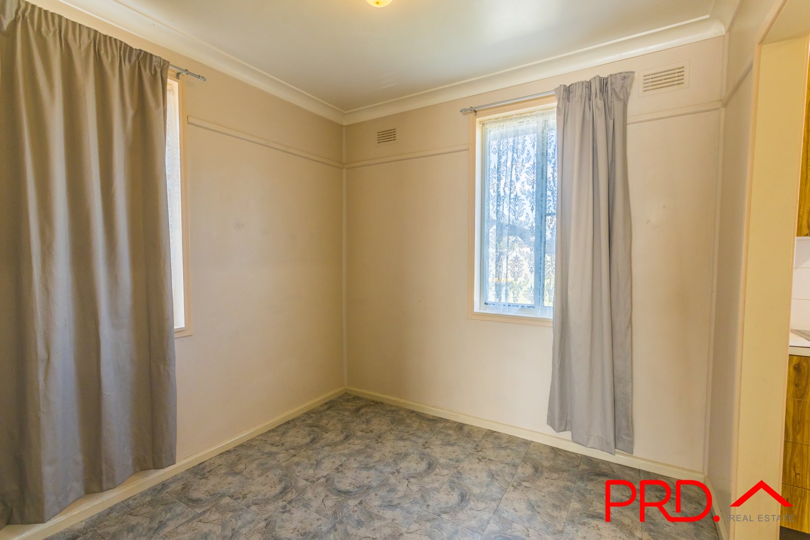 10 Stewart Avenue TAMWORTH 5