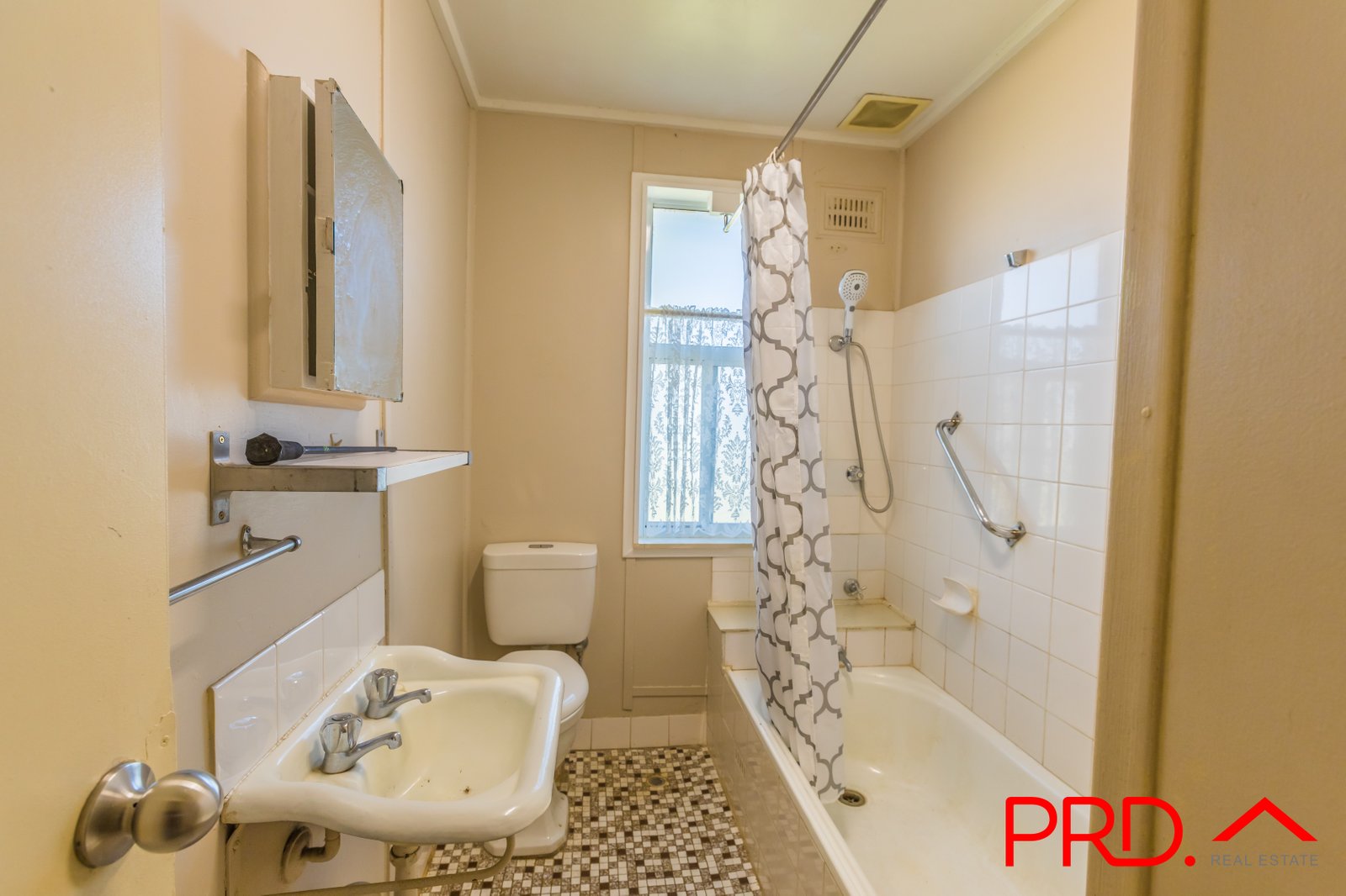 10 Stewart Avenue TAMWORTH 8