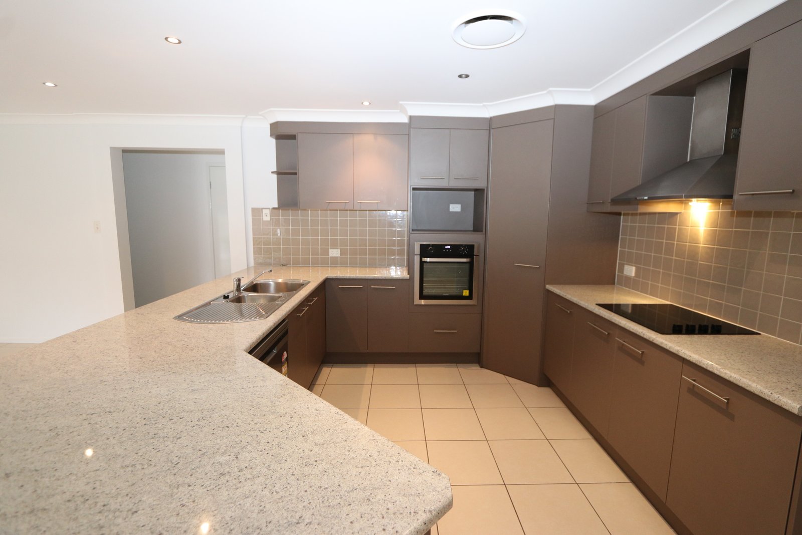 10 Stringybark Drive MOLENDINAR 6