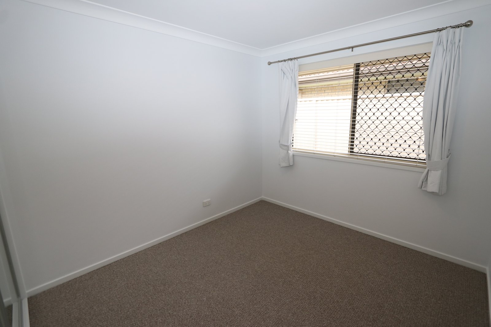 10 Stringybark Drive MOLENDINAR 14