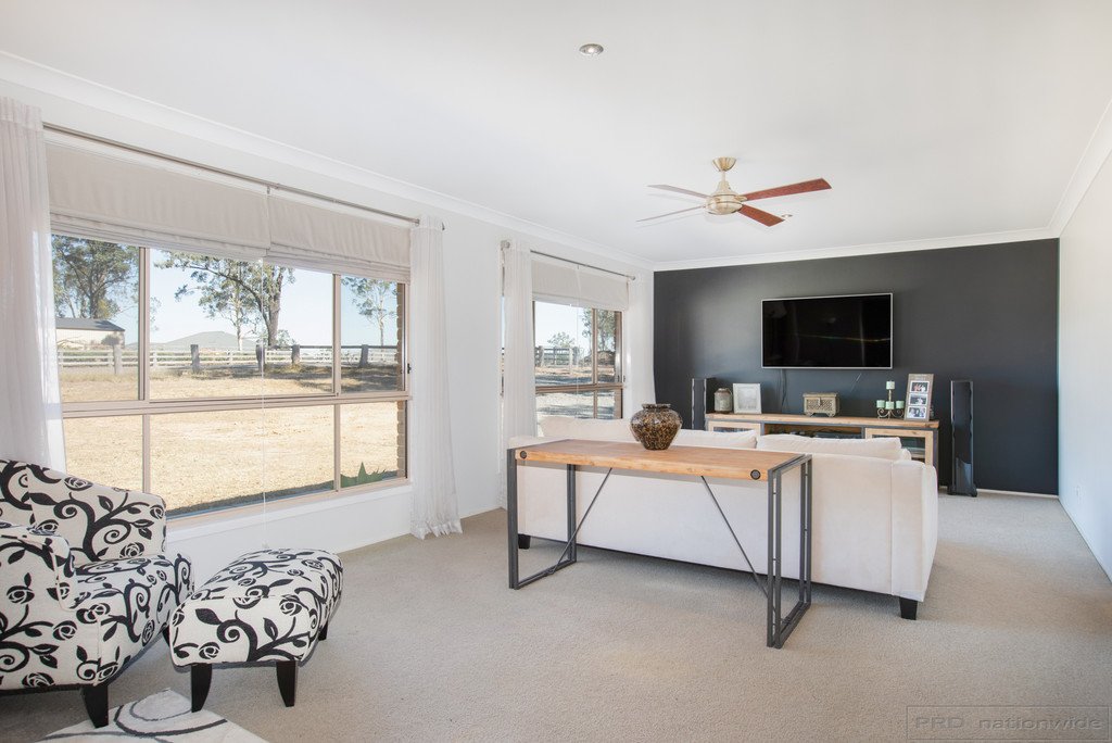 10 Sutton Grove BRANXTON 8