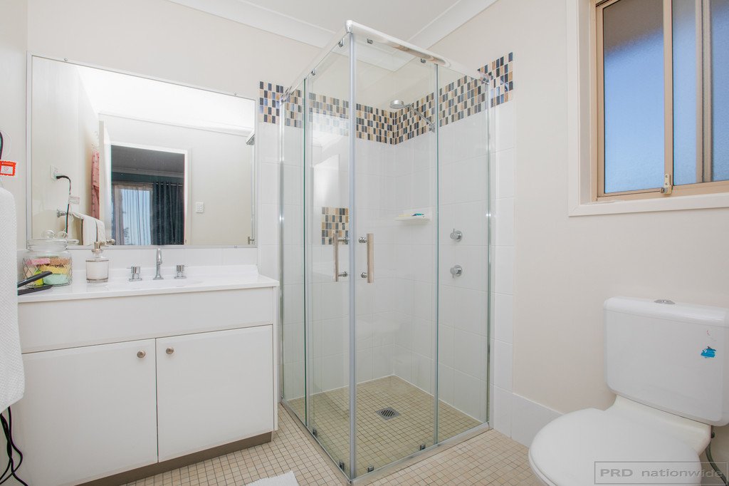 10 Sutton Grove BRANXTON 11