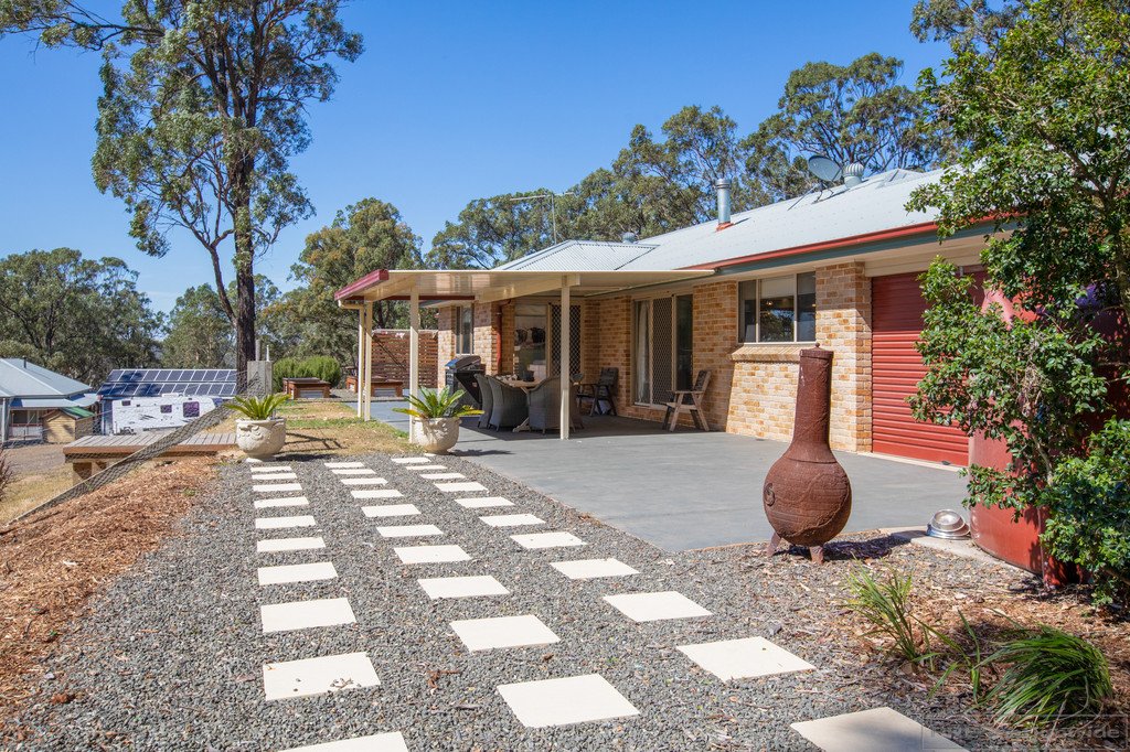 10 Sutton Grove BRANXTON 13