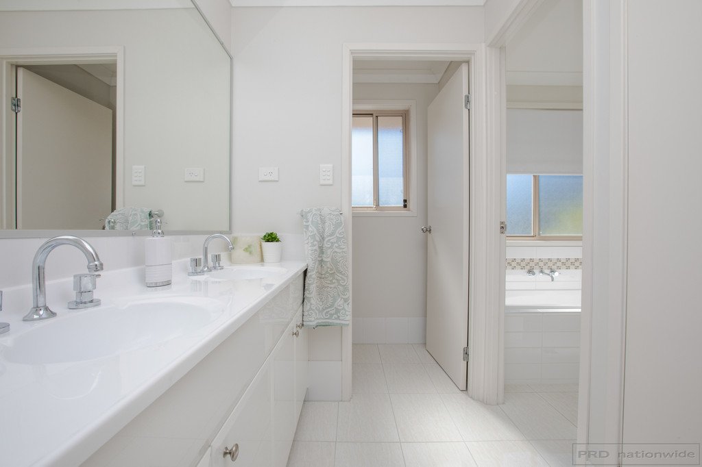 10 Sutton Grove BRANXTON 16