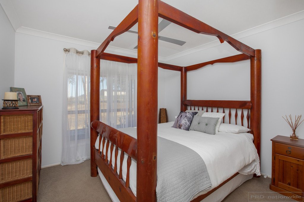10 Sutton Grove BRANXTON 18