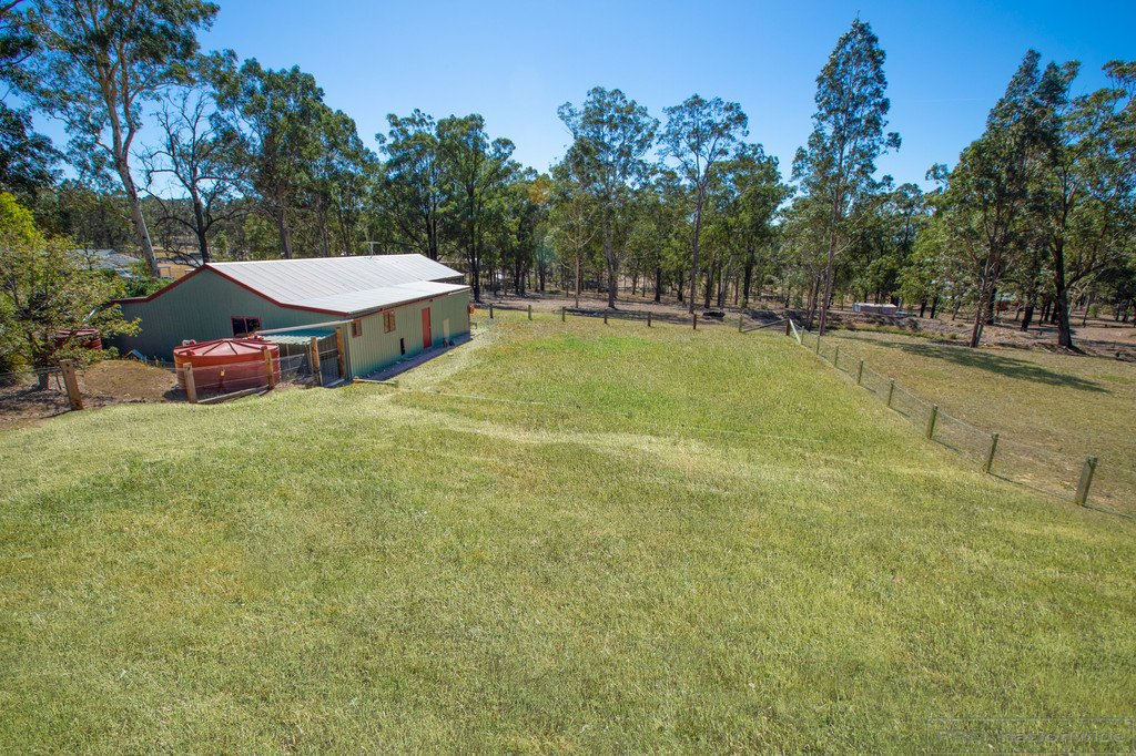 10 Sutton Grove BRANXTON 22