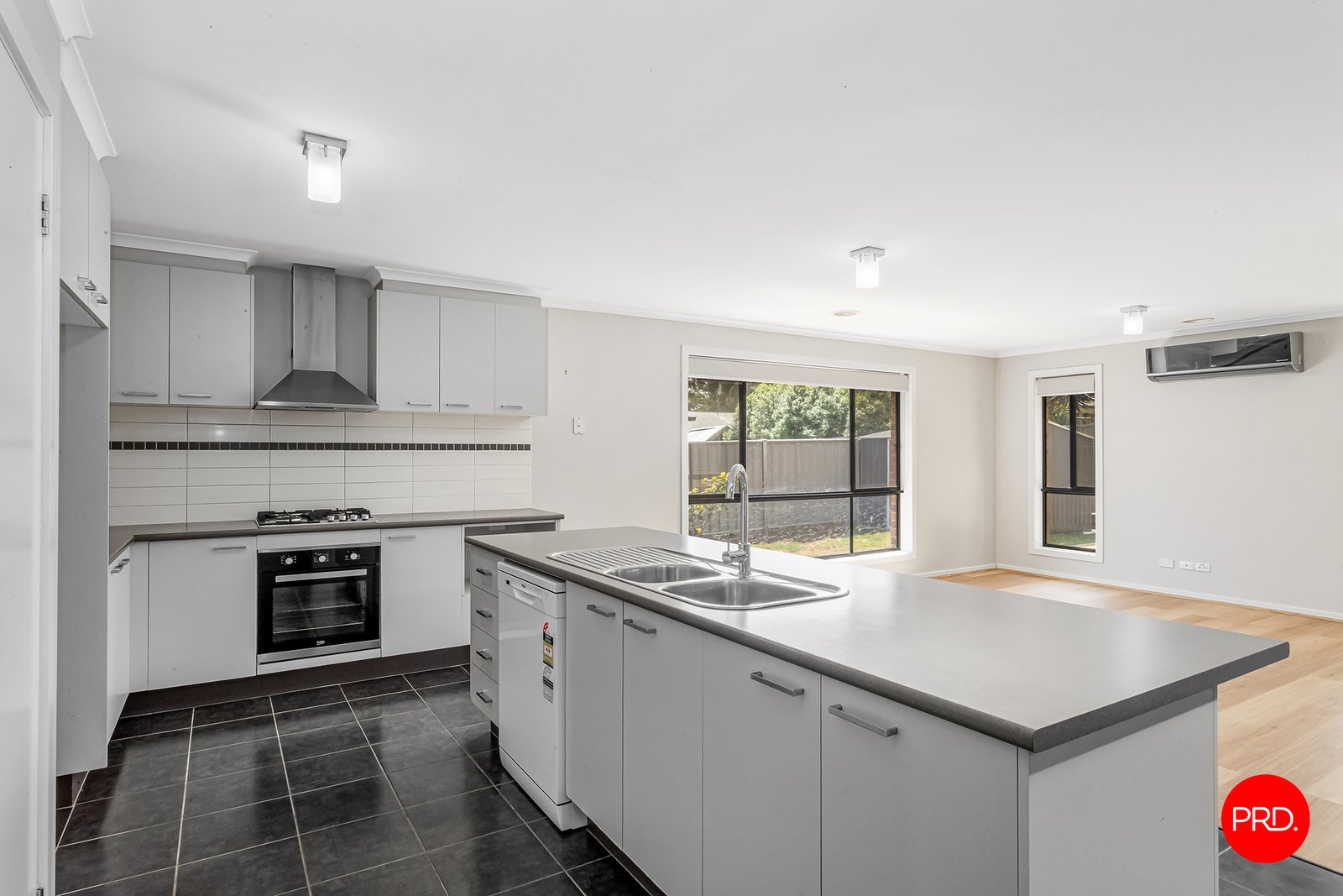 10 Symbester Crescent EAGLEHAWK 8