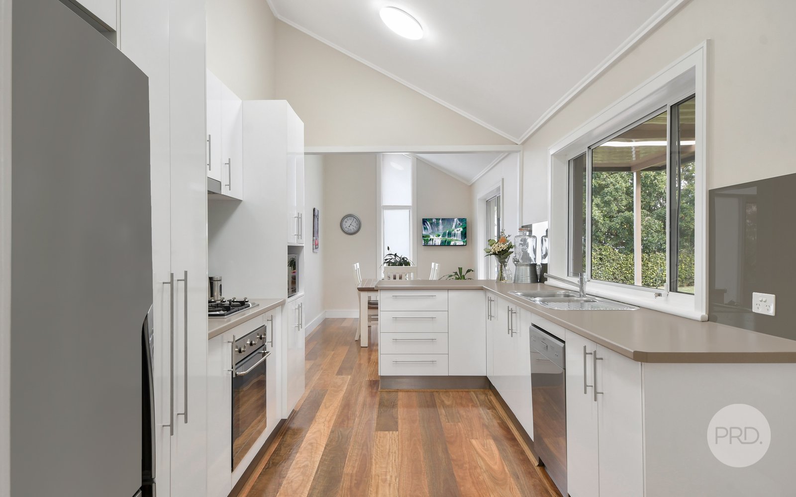 10 The Upper Sanctuary Drive LEONAY 4