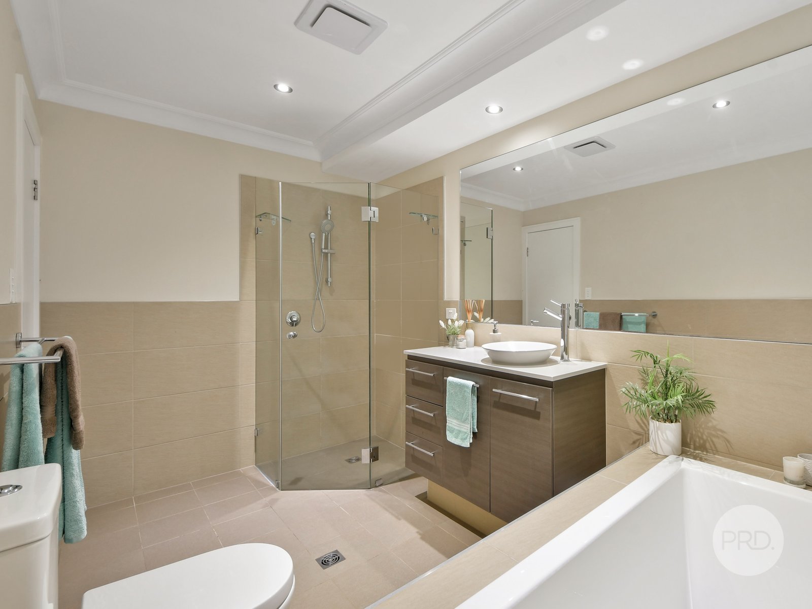 10 The Upper Sanctuary Drive LEONAY 12