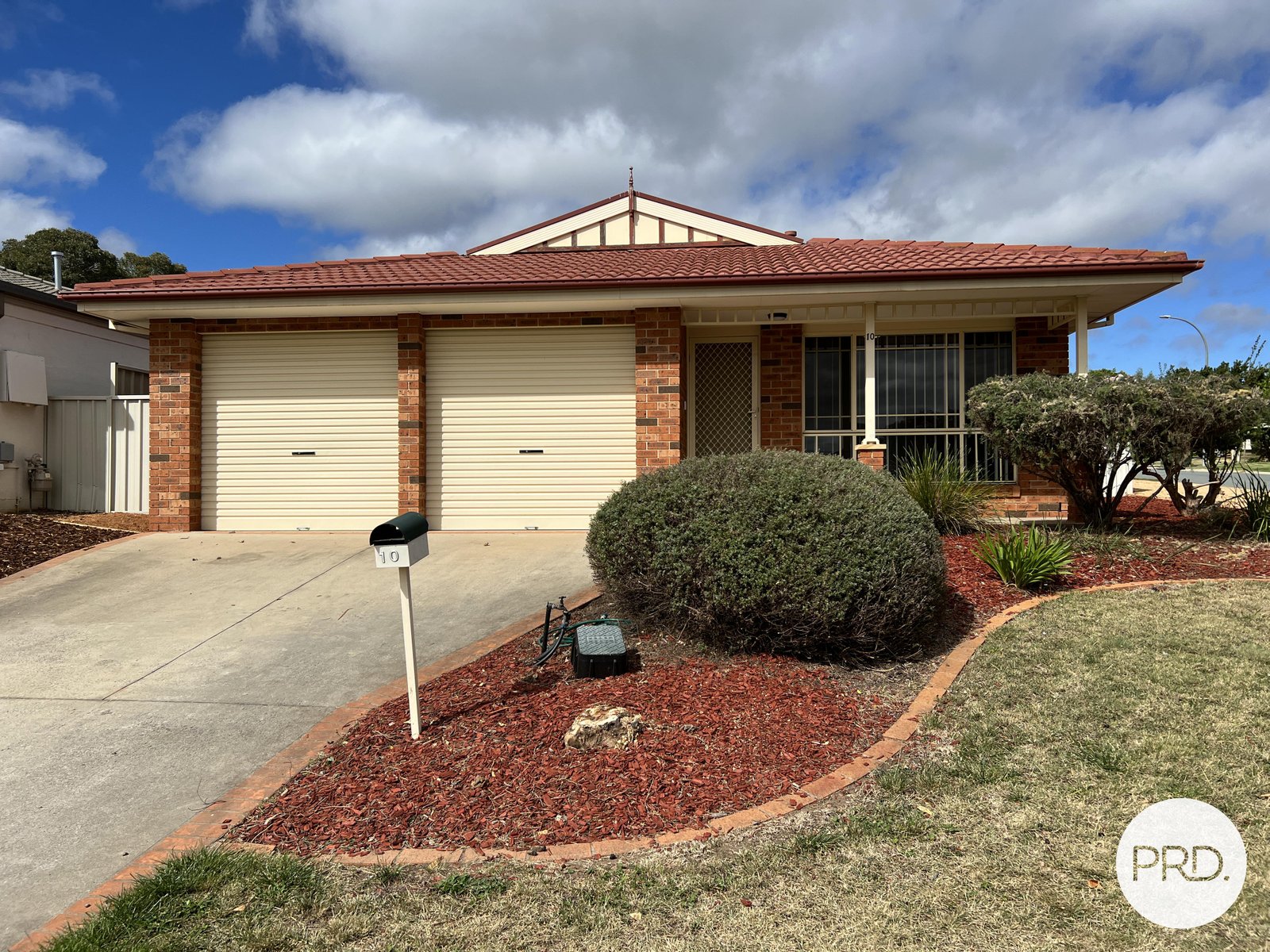 10 Thomas Royal Gardens QUEANBEYAN 1