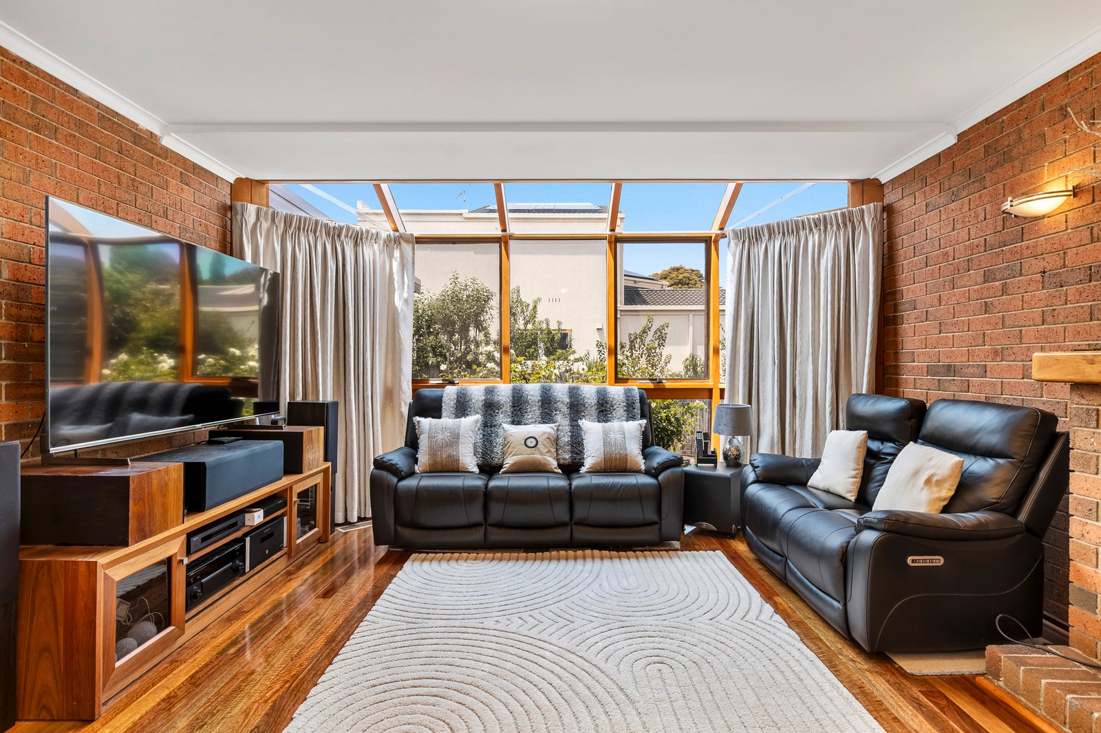Gallery: 10 Threadbow Crescent