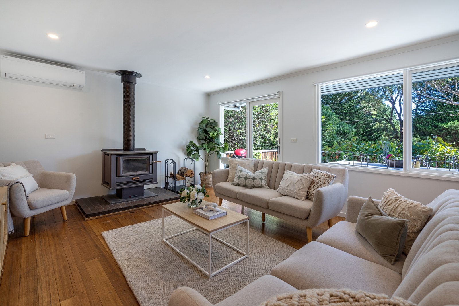 Real Estate and Property in 10 Timber Lane, Woodend, VIC