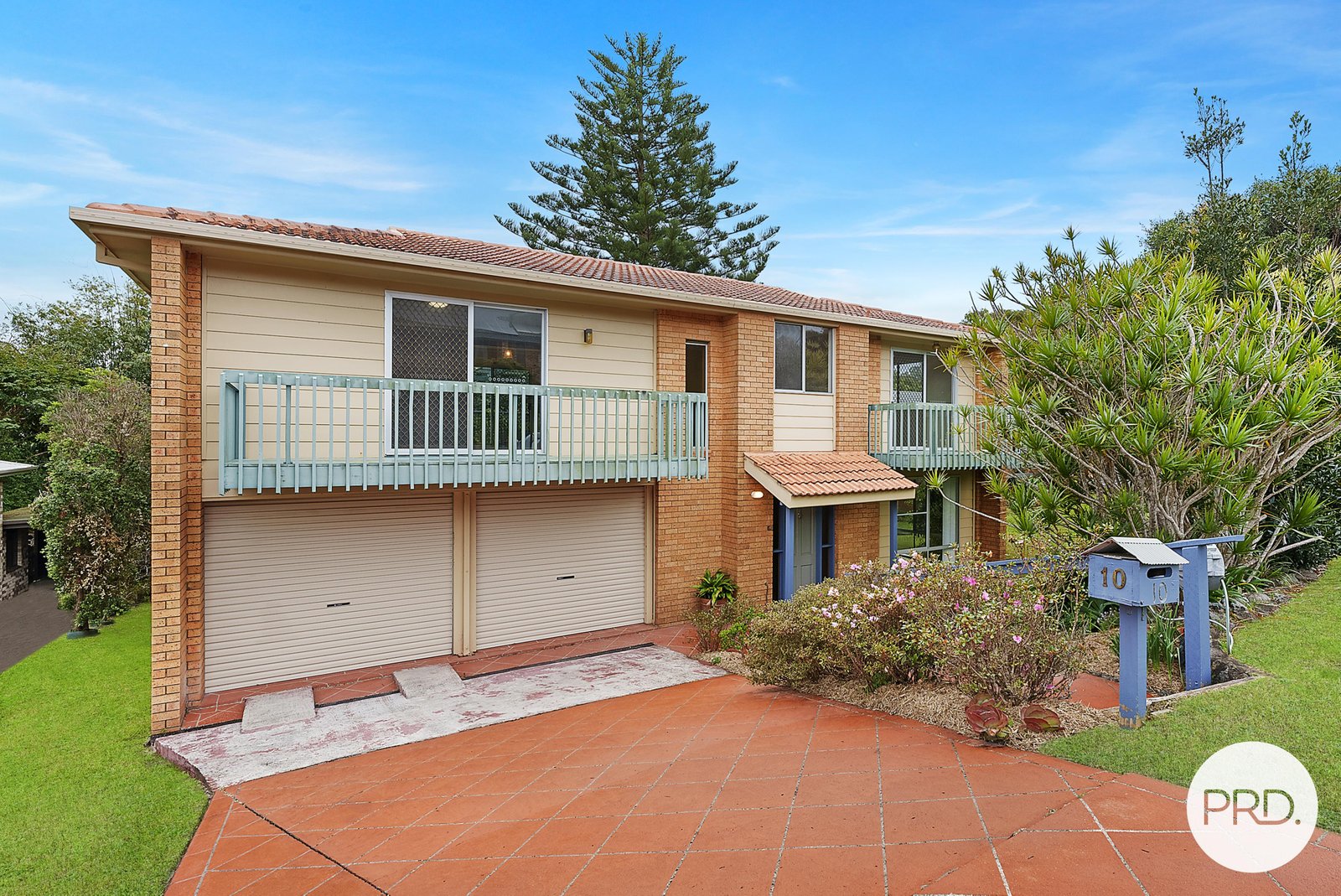 10 Unique Close CAMDEN HEAD 1