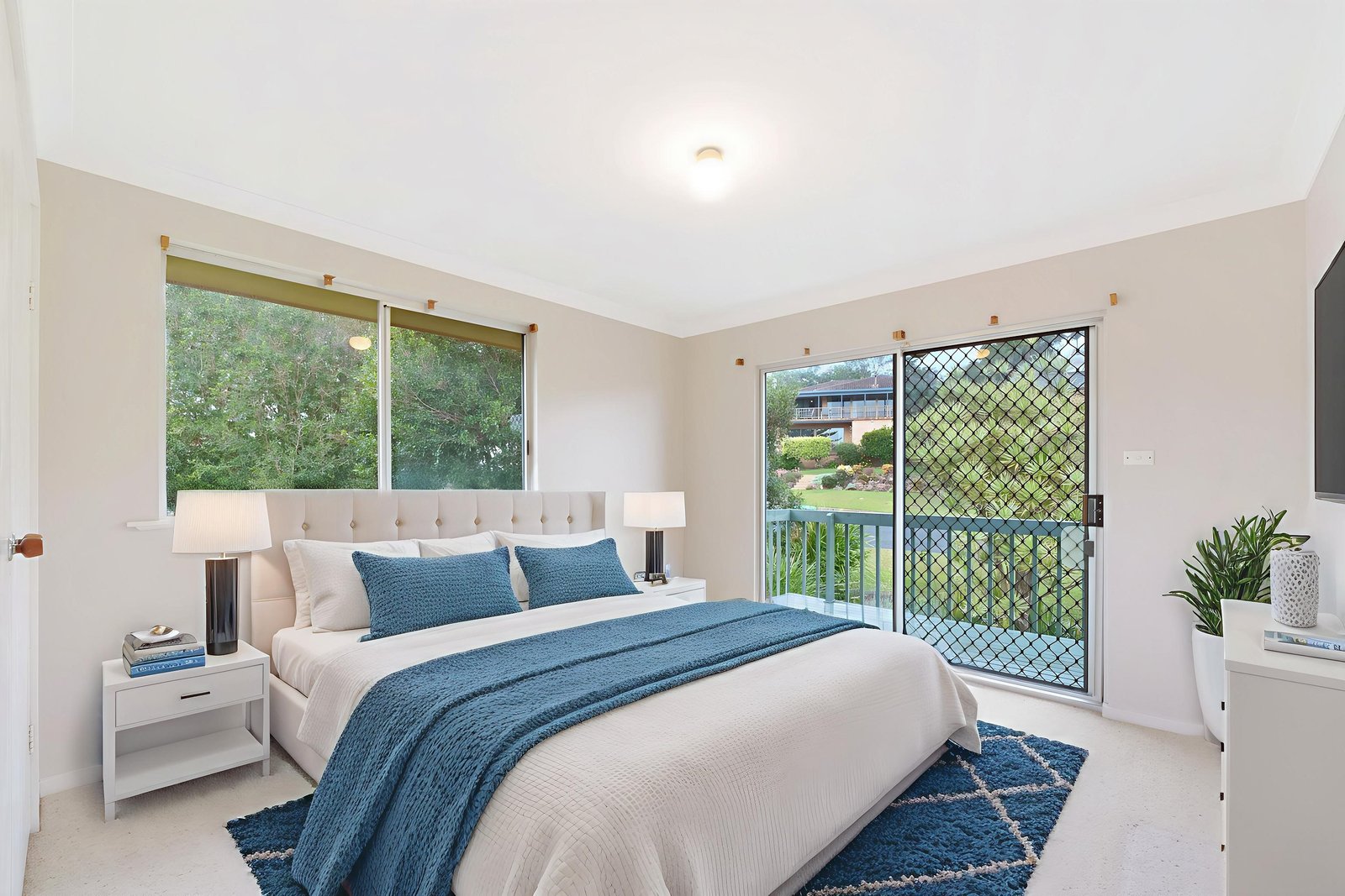 10 Unique Close CAMDEN HEAD 8