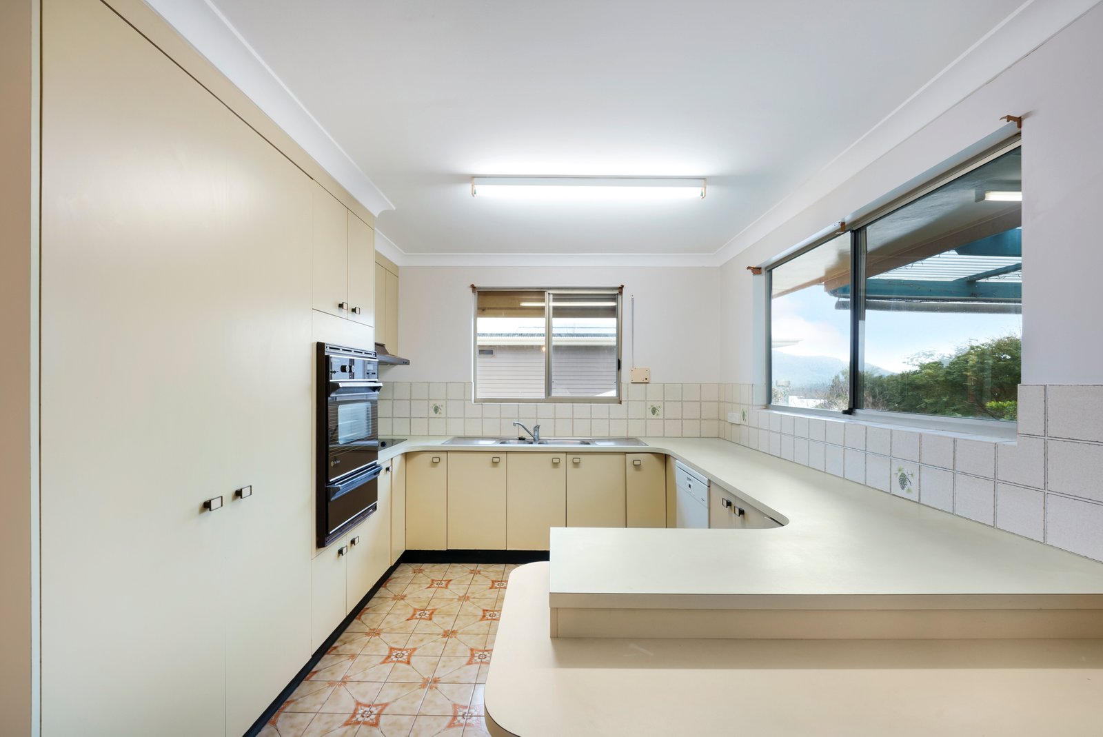 10 Unique Close CAMDEN HEAD 9