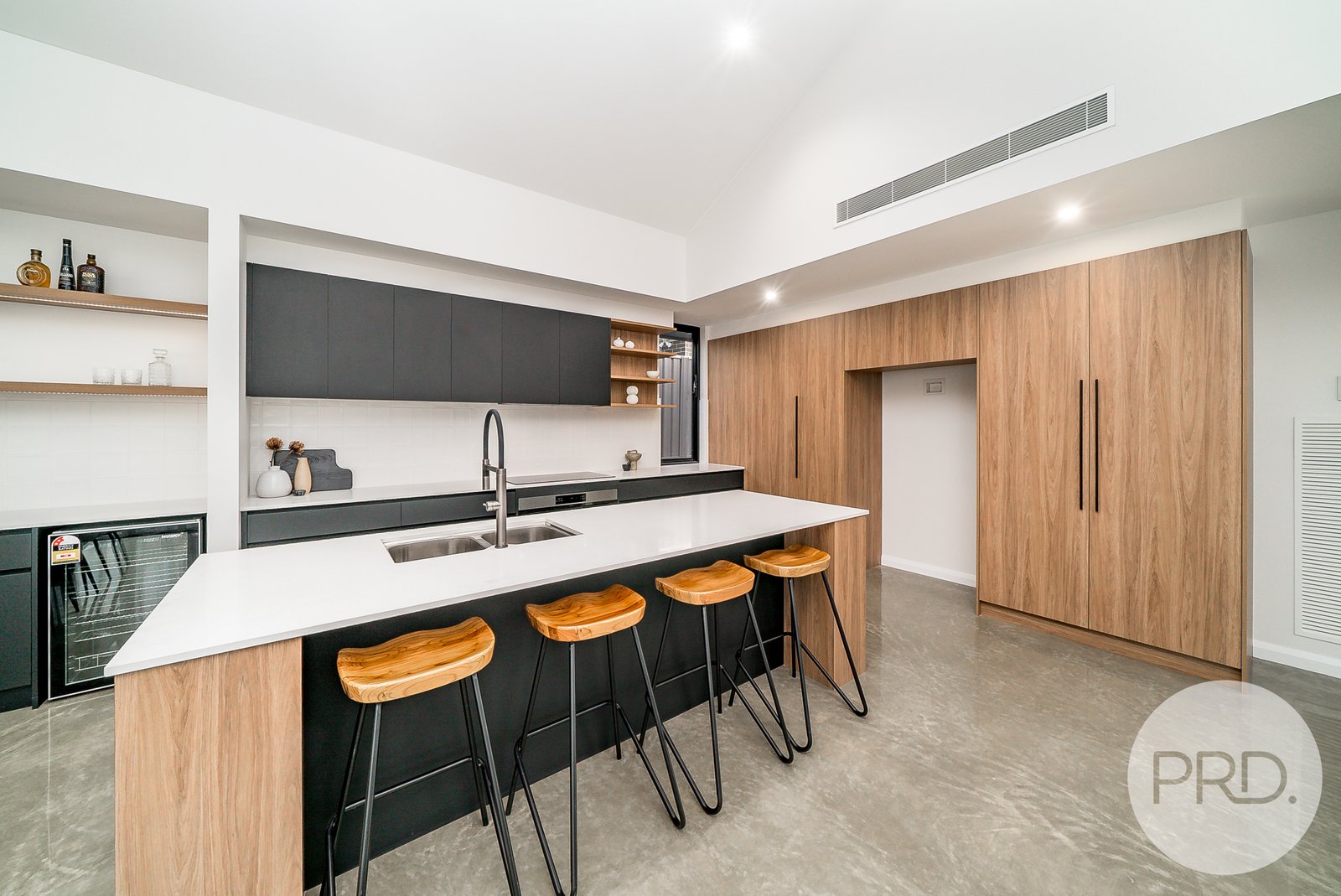 10 Valencia Drive GOBBAGOMBALIN 3
