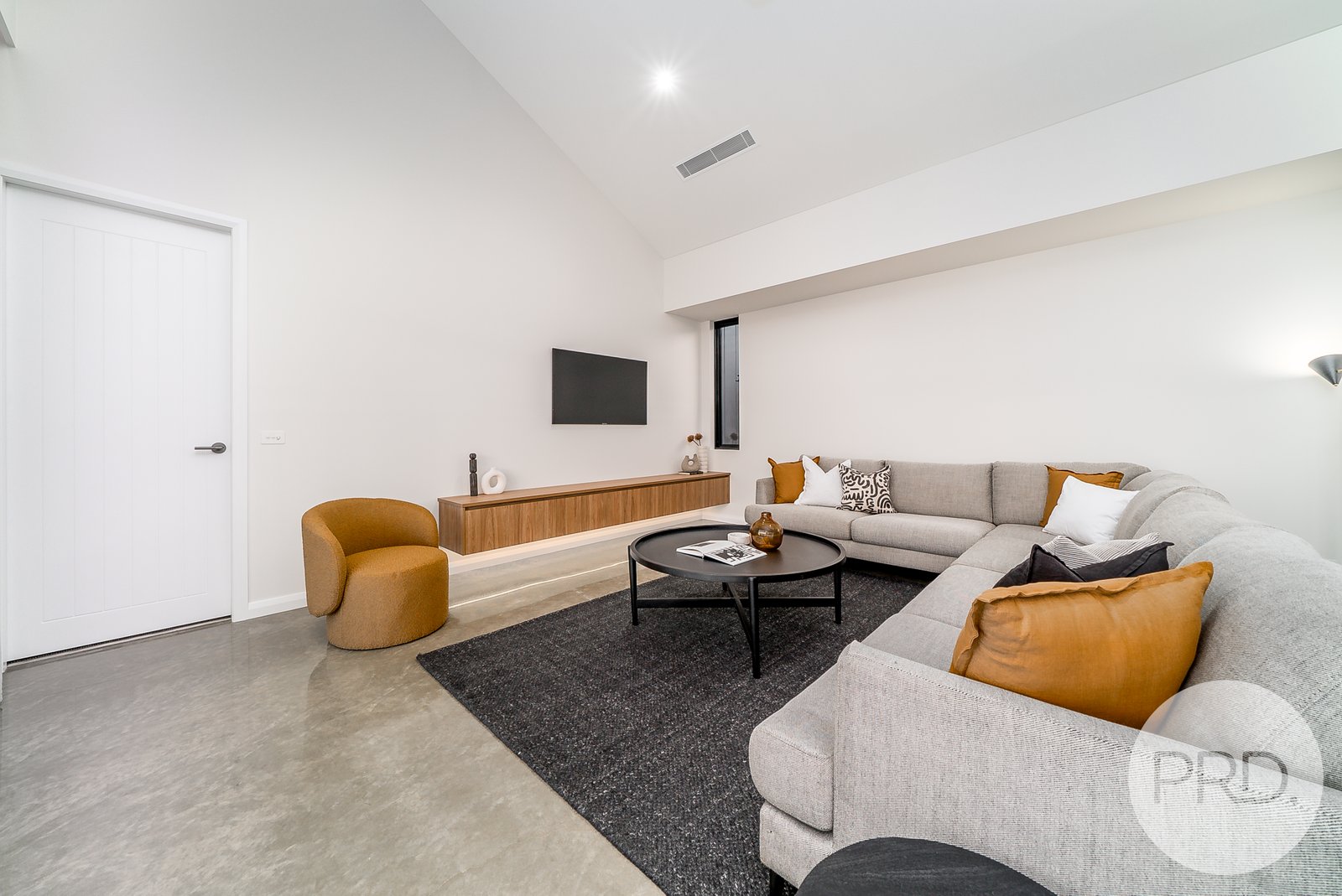 10 Valencia Drive GOBBAGOMBALIN 7