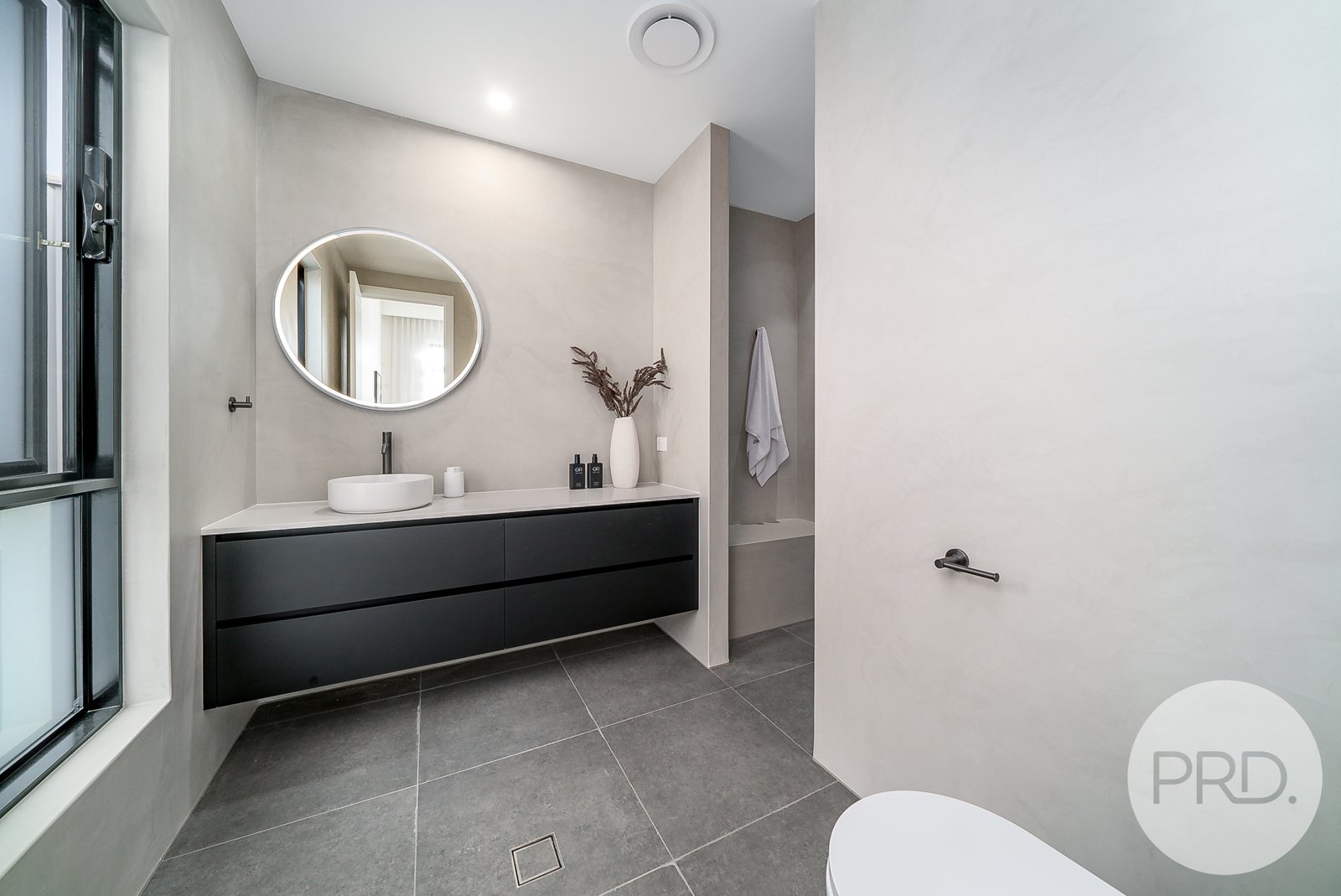 10 Valencia Drive GOBBAGOMBALIN 10