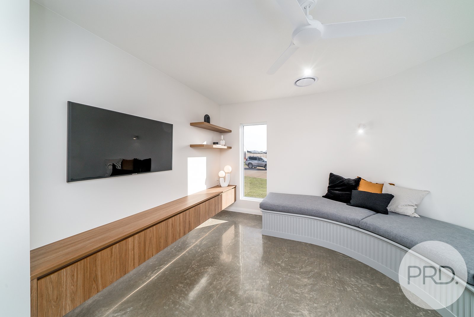 10 Valencia Drive GOBBAGOMBALIN 12