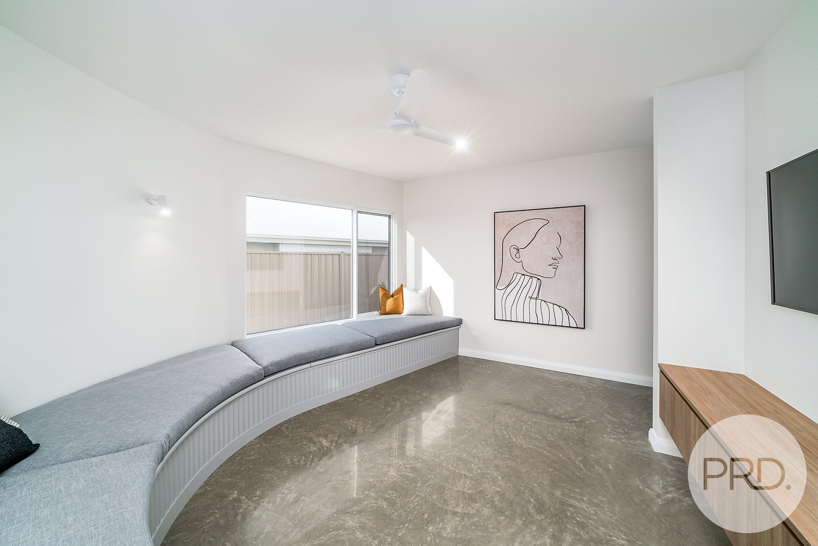 10 Valencia Drive GOBBAGOMBALIN 14