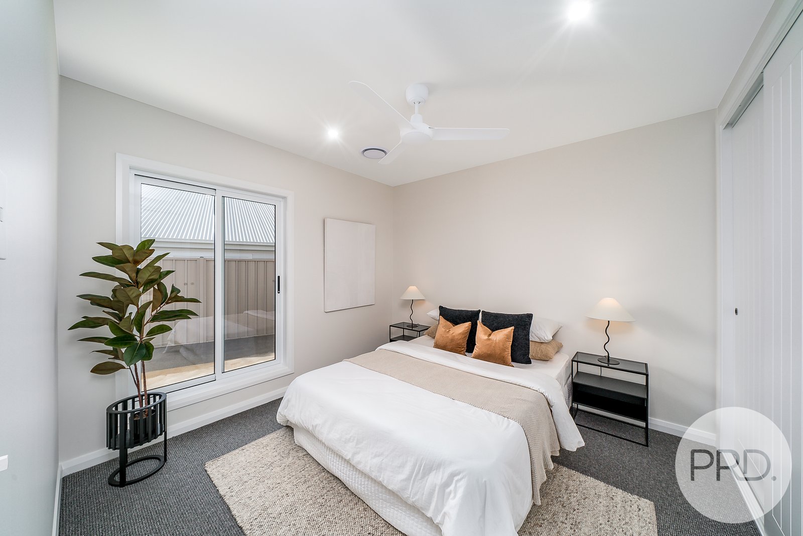 10 Valencia Drive GOBBAGOMBALIN 17