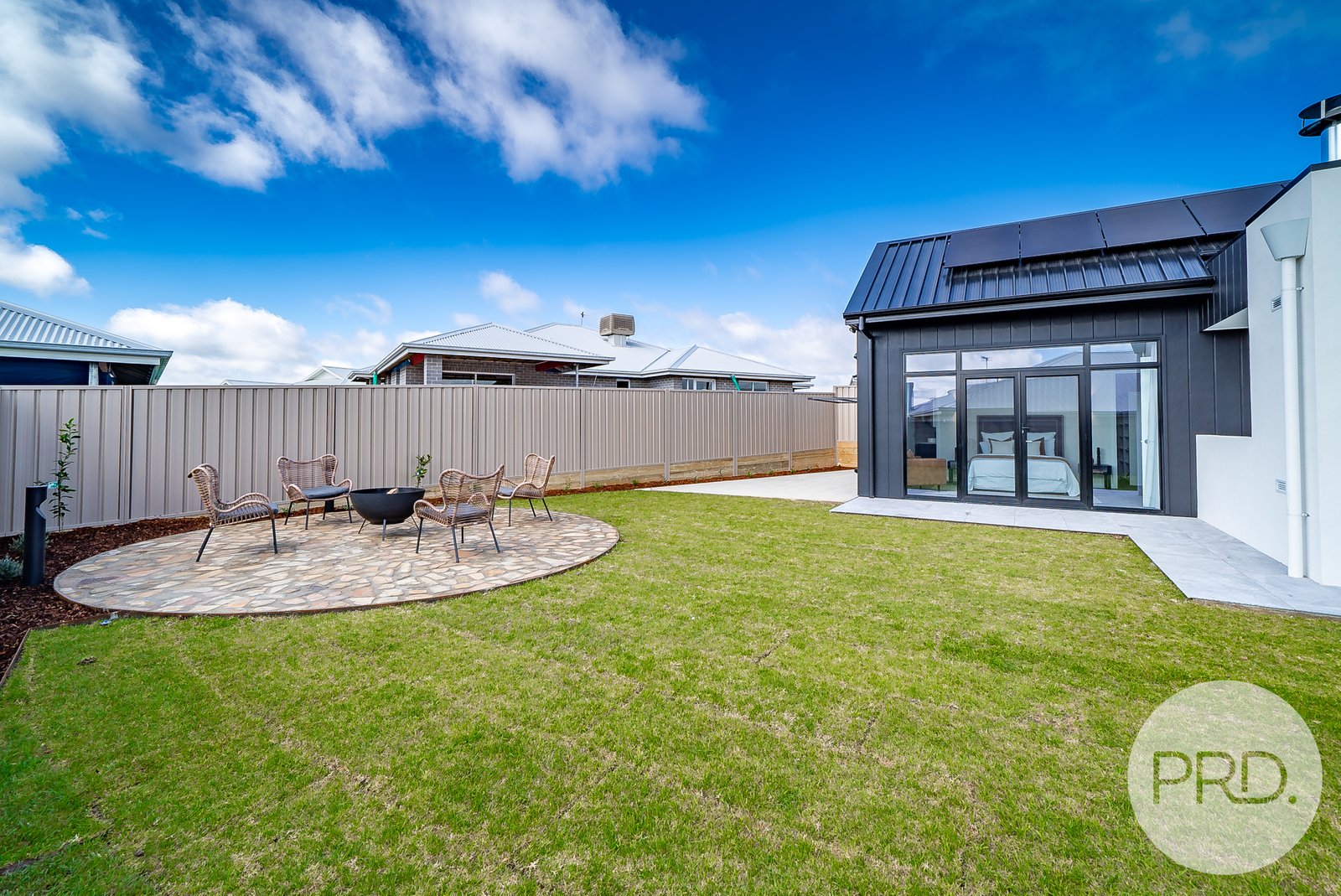 10 Valencia Drive GOBBAGOMBALIN 19