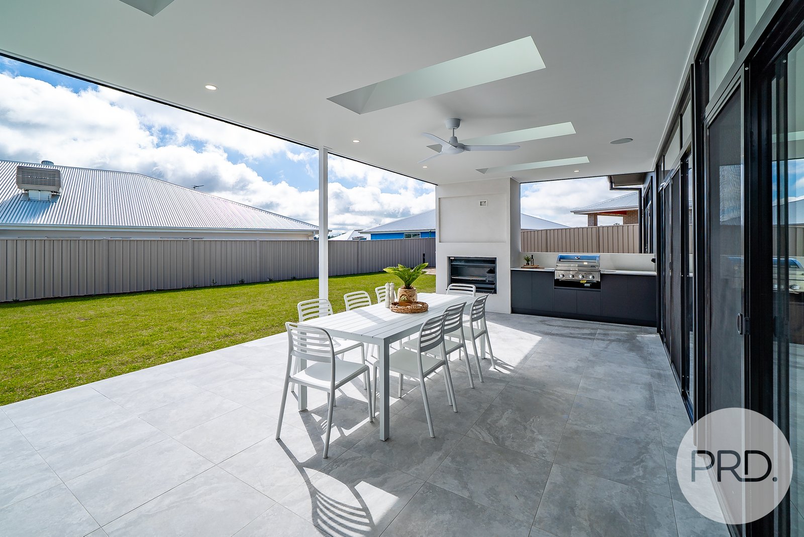 10 Valencia Drive GOBBAGOMBALIN 21
