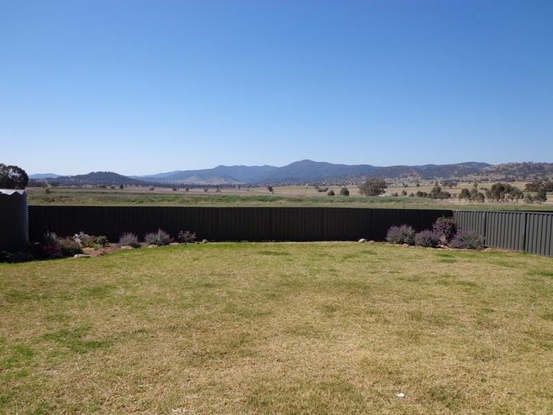 10 Verdelho Drive TAMWORTH 8
