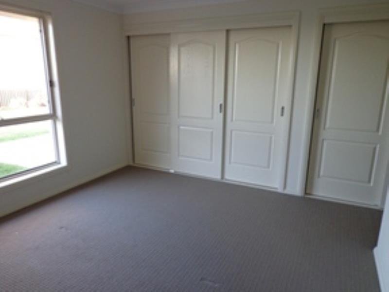 10 Verdelho Drive TAMWORTH 4