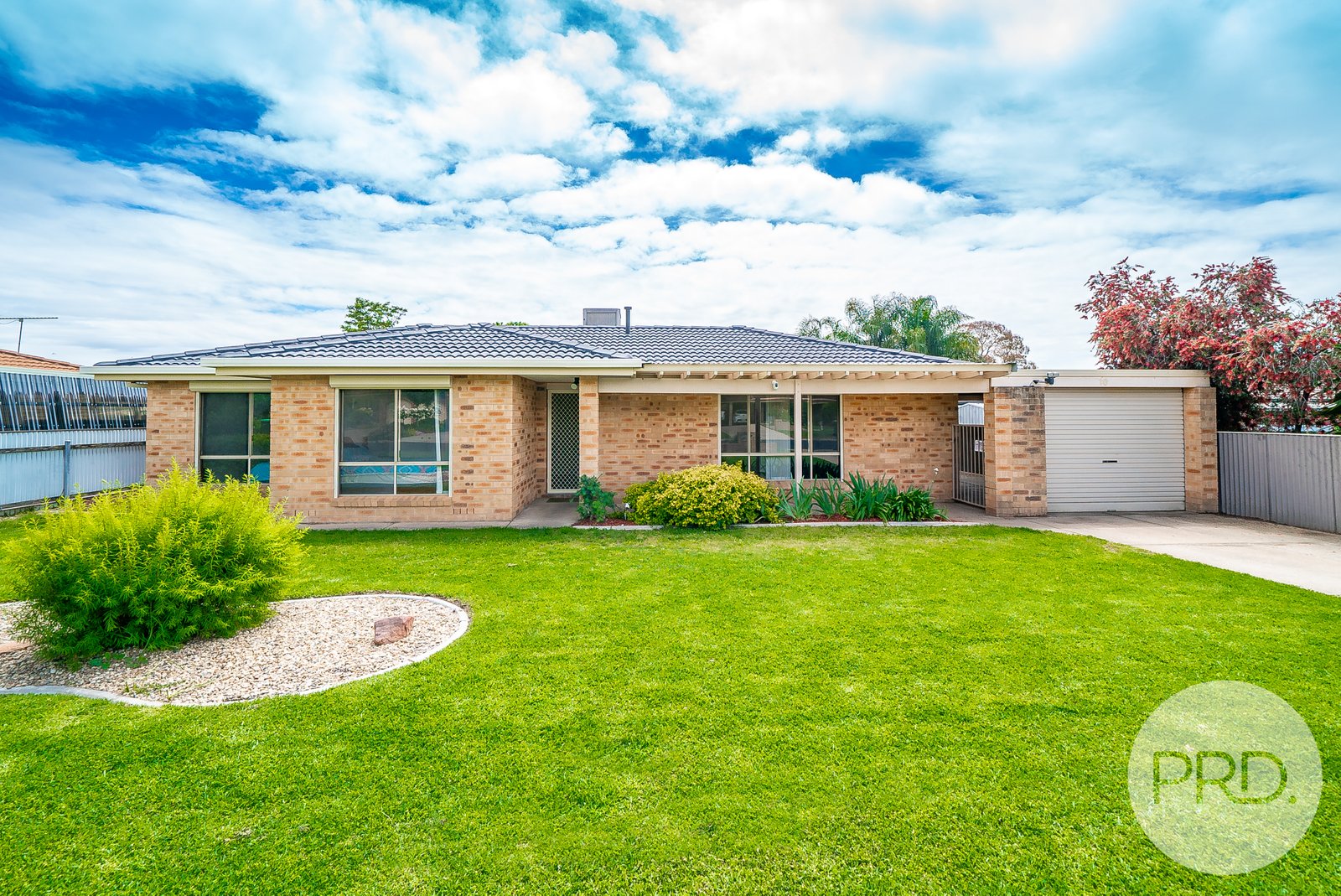 10 Warrambool Crescent GLENFIELD PARK 1
