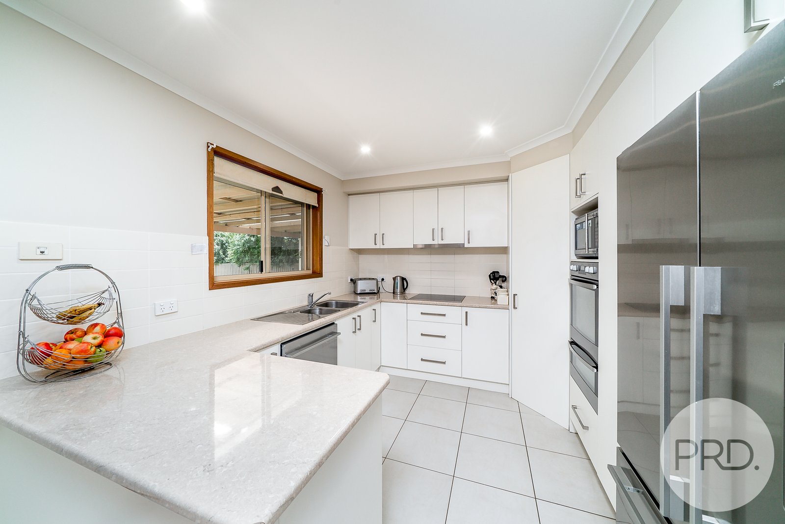 10 Warrambool Crescent GLENFIELD PARK 2