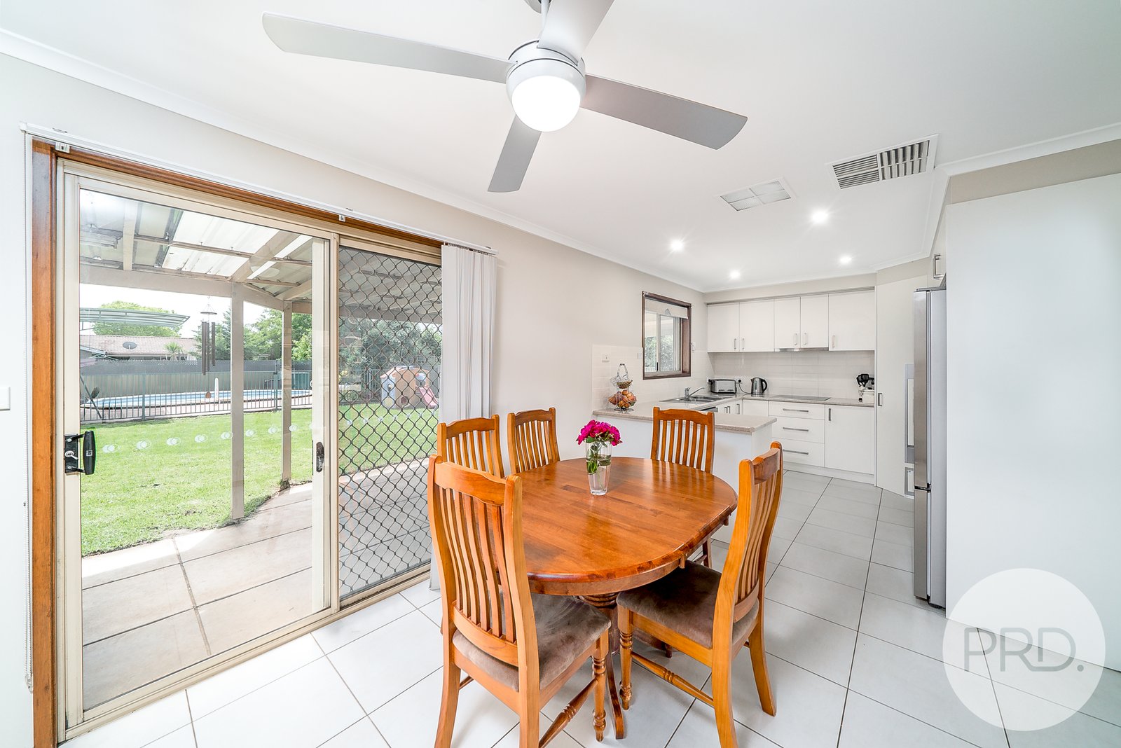 10 Warrambool Crescent GLENFIELD PARK 3