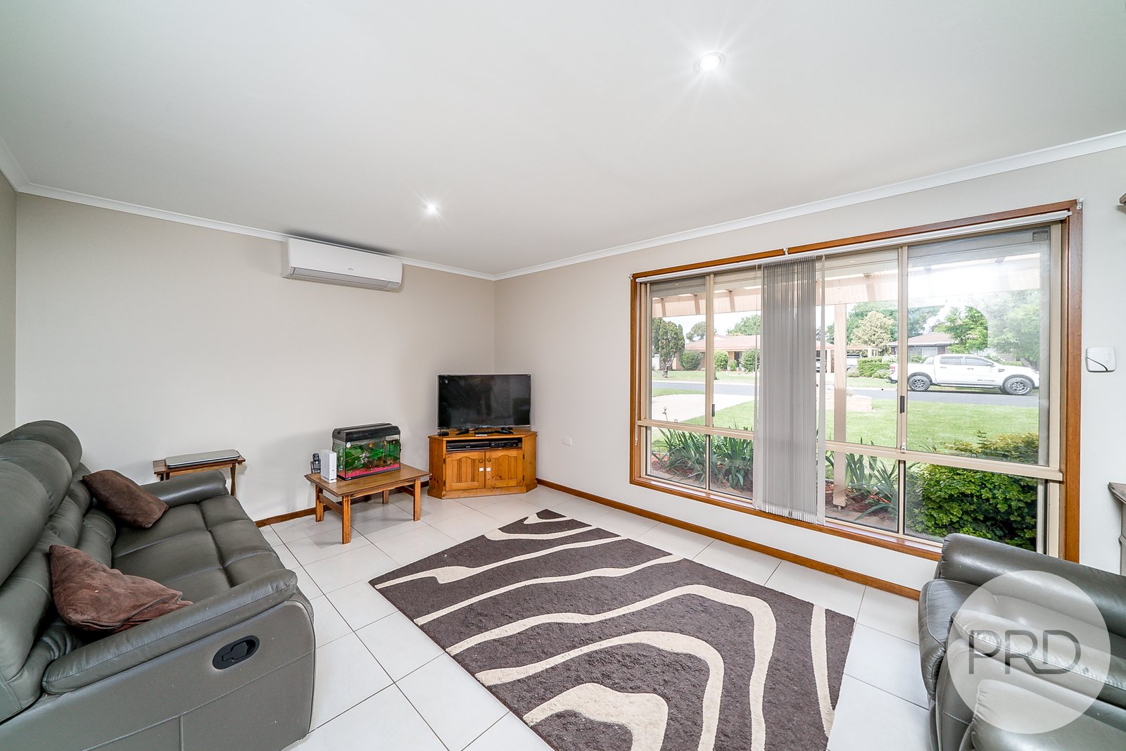 10 Warrambool Crescent GLENFIELD PARK 4
