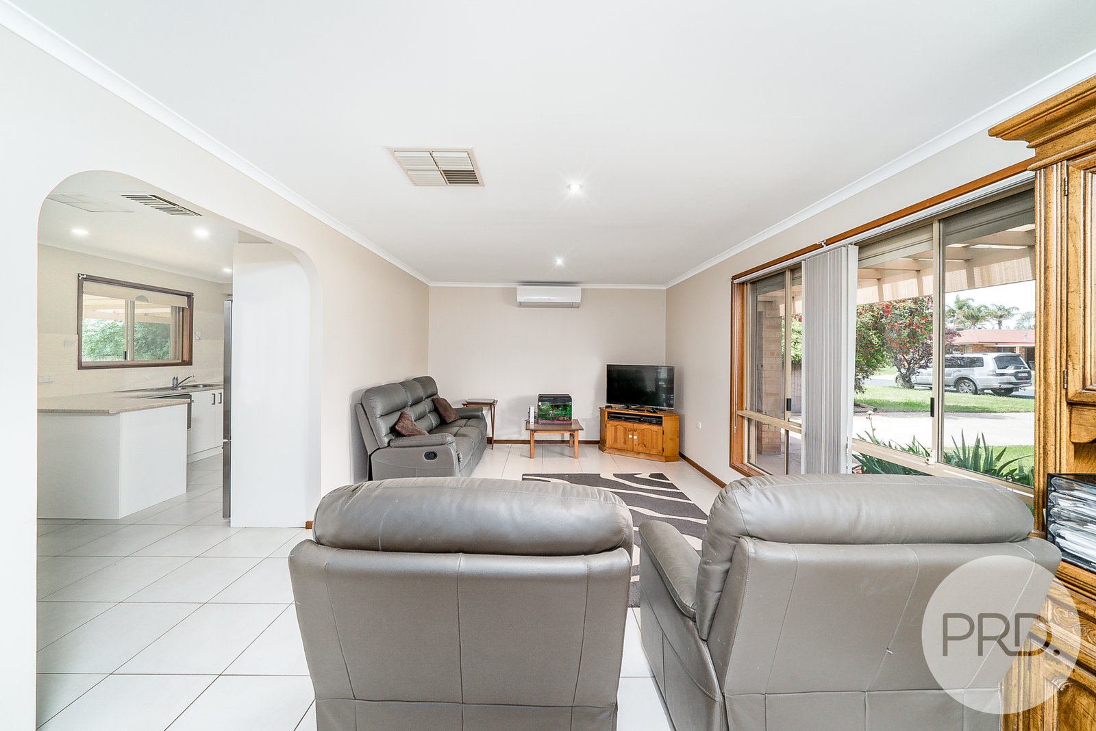 10 Warrambool Crescent GLENFIELD PARK 5