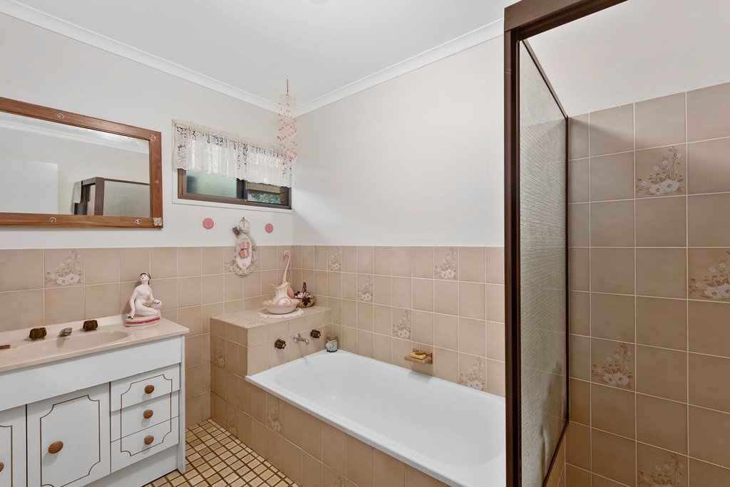 10 Weir Street NANA GLEN 11