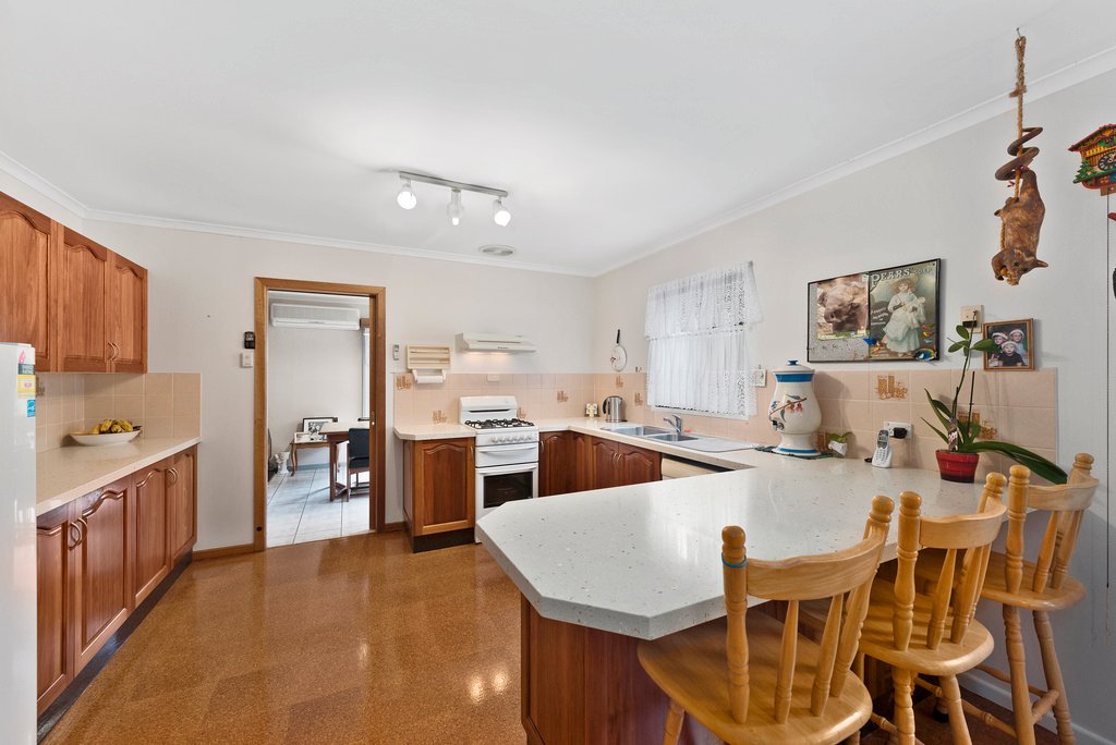 10 Weir Street NANA GLEN 12