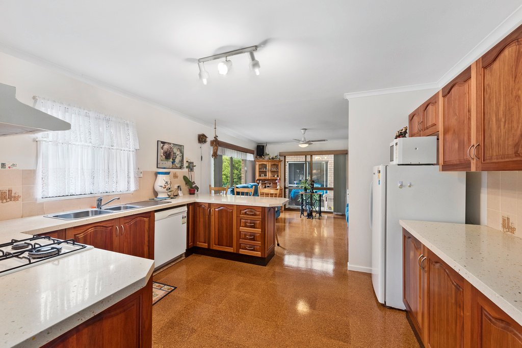 10 Weir Street NANA GLEN 13