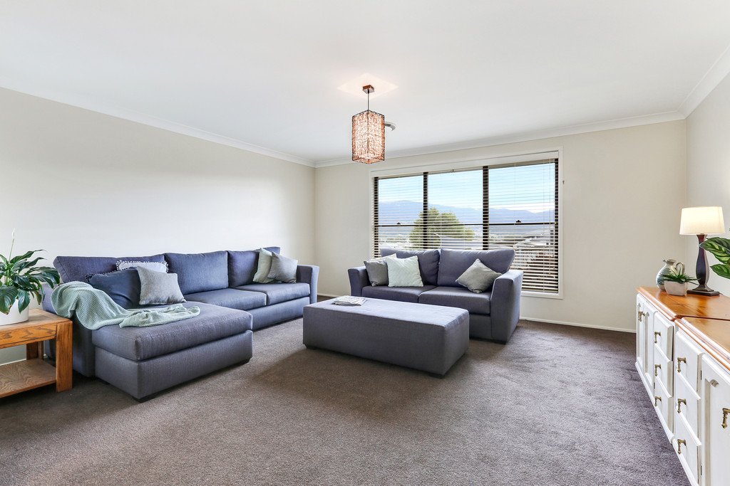 10 Weston Place HORSLEY 4