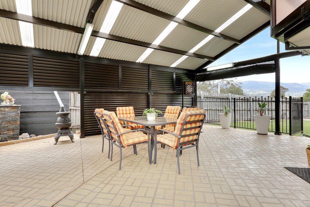 10 Weston Place HORSLEY 9