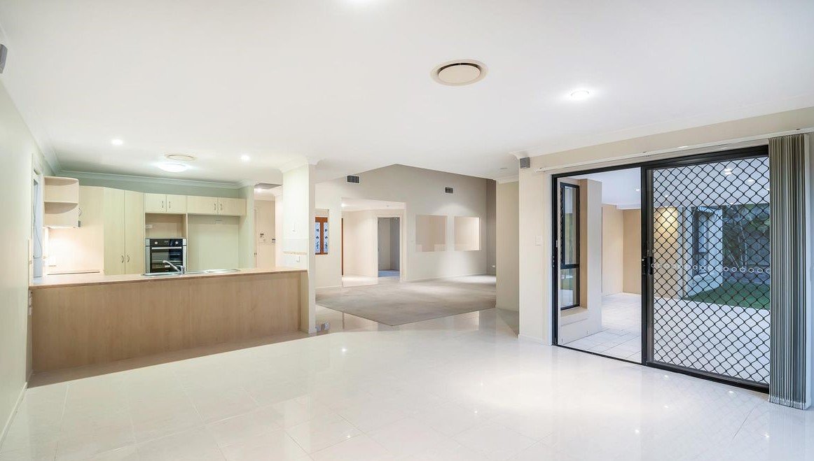 10 Whitehead Drive BURLEIGH WATERS 5