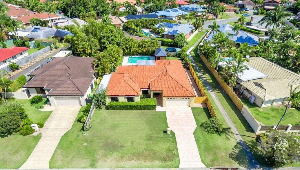 10 Whitehead Drive BURLEIGH WATERS 18