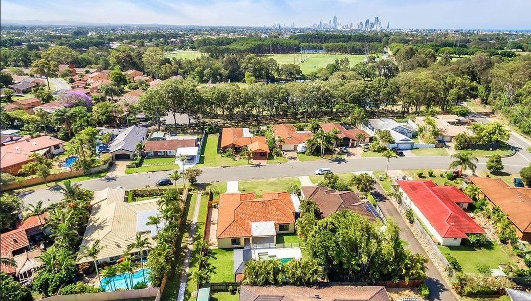 10 Whitehead Drive BURLEIGH WATERS 20