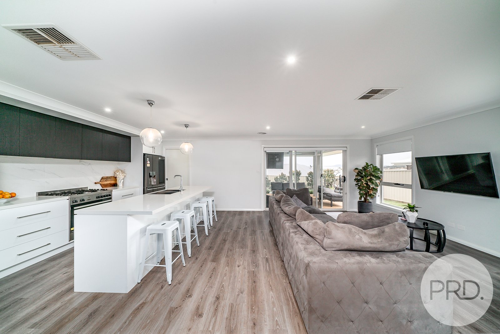 10 Winter Avenue GOBBAGOMBALIN 3