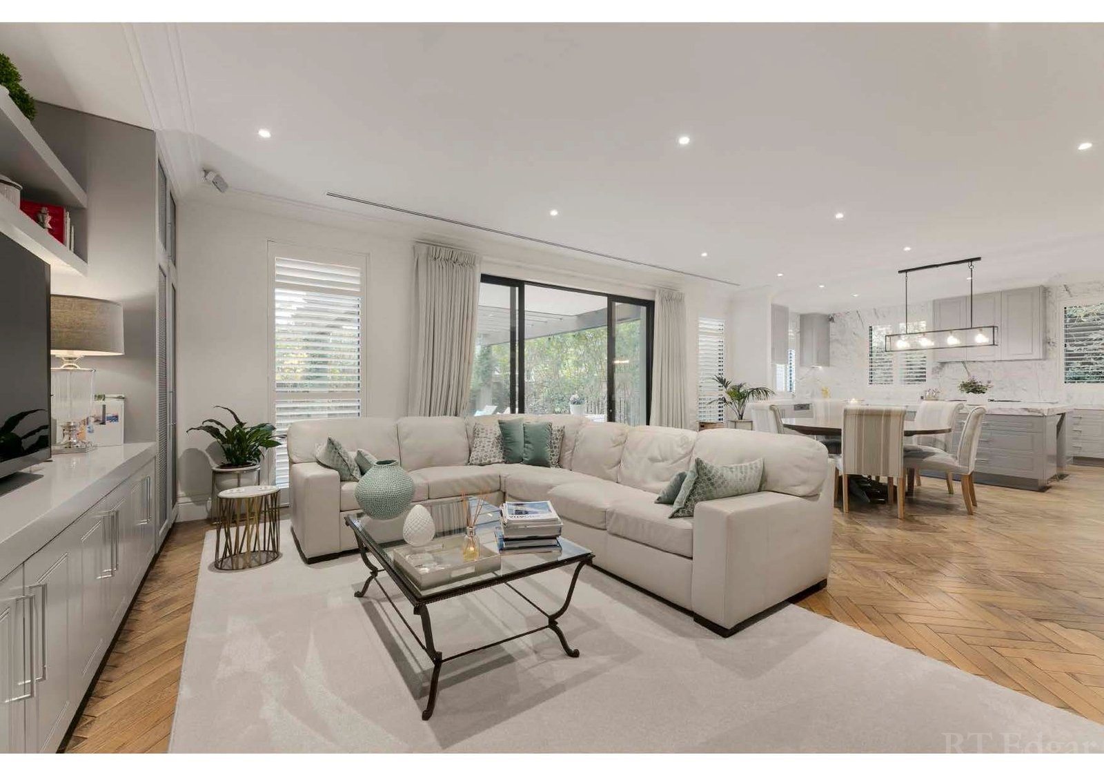 Real Estate and Property in 10 Woorigoleen Road, Toorak, VIC