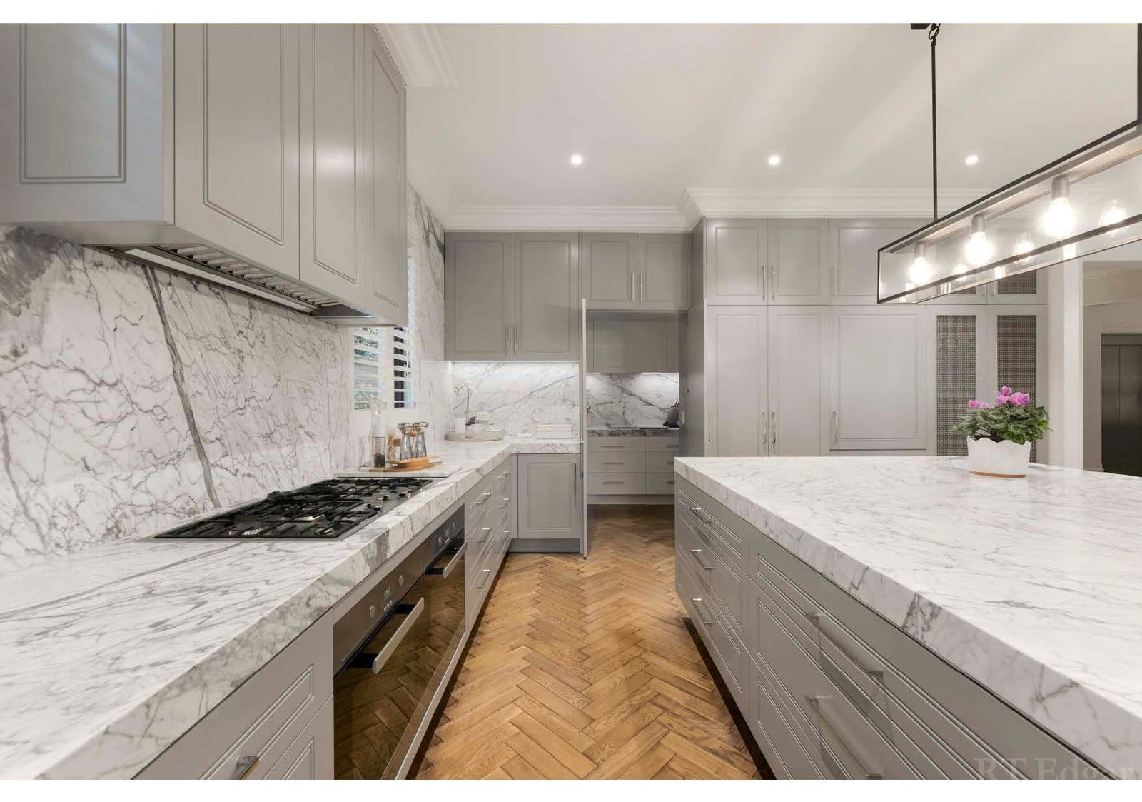 Real Estate and Property in 10 Woorigoleen Road, Toorak, VIC