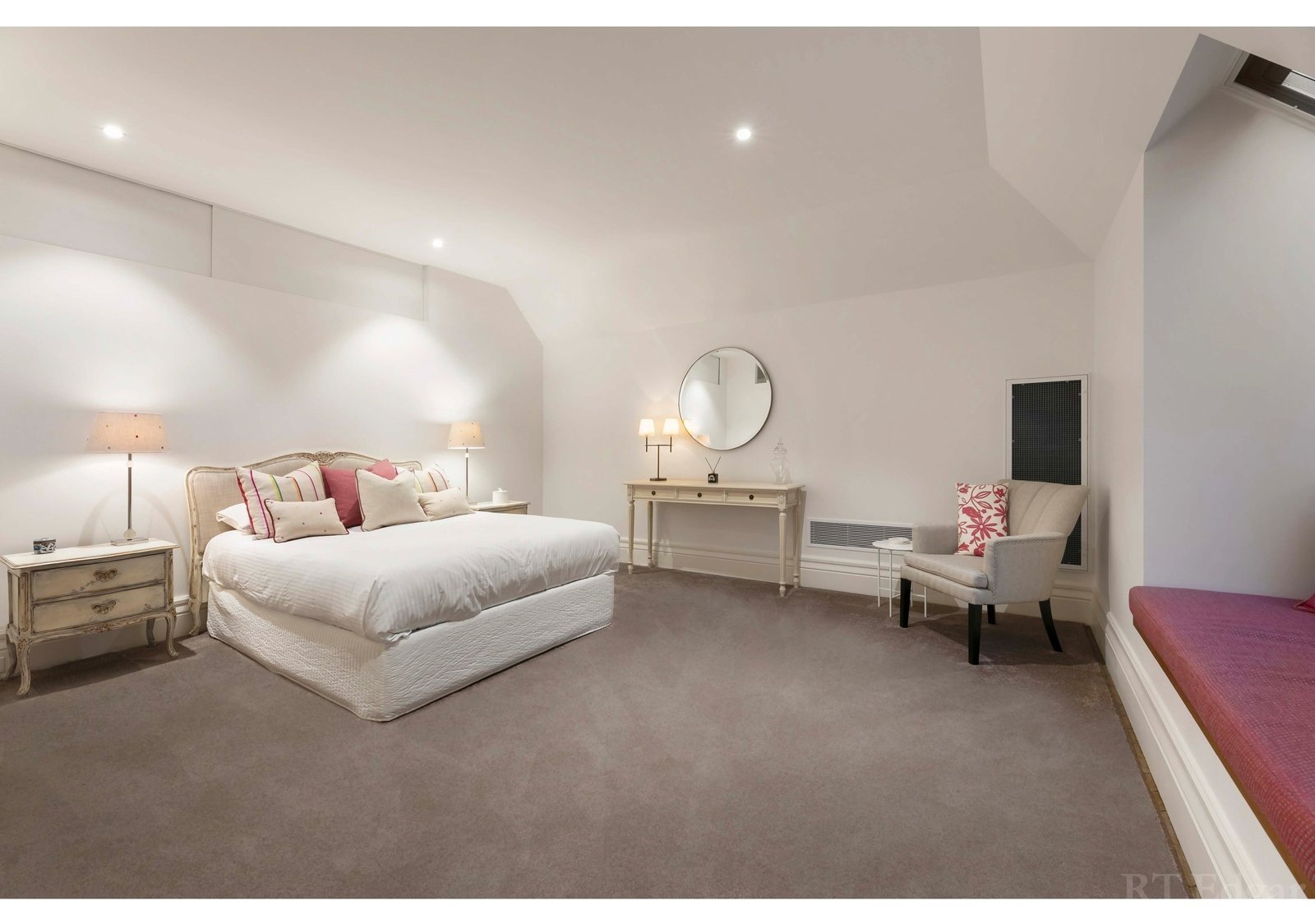 Real Estate and Property in 10 Woorigoleen Road, Toorak, VIC