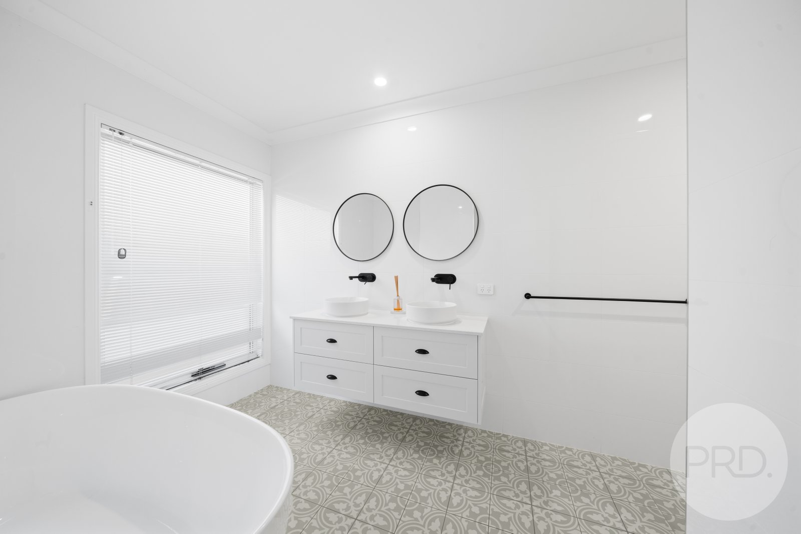 10 Wyoming Avenue GOBBAGOMBALIN 11