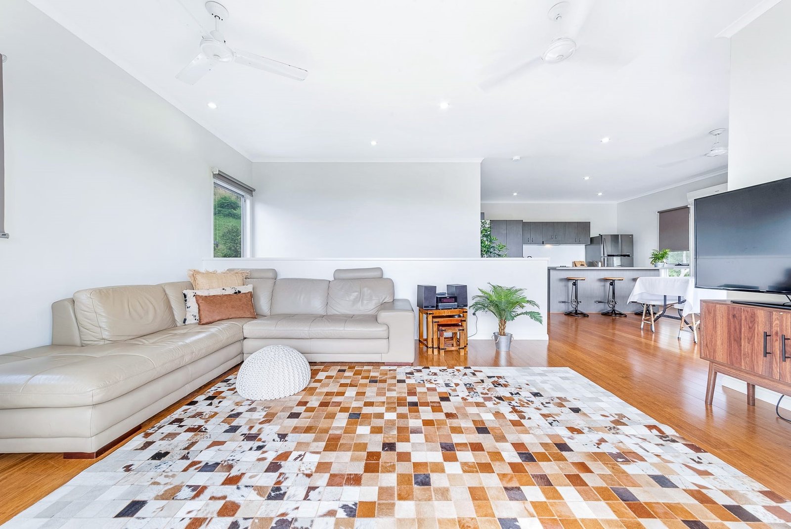 10 Yachtsman Parade CANNONVALE 3