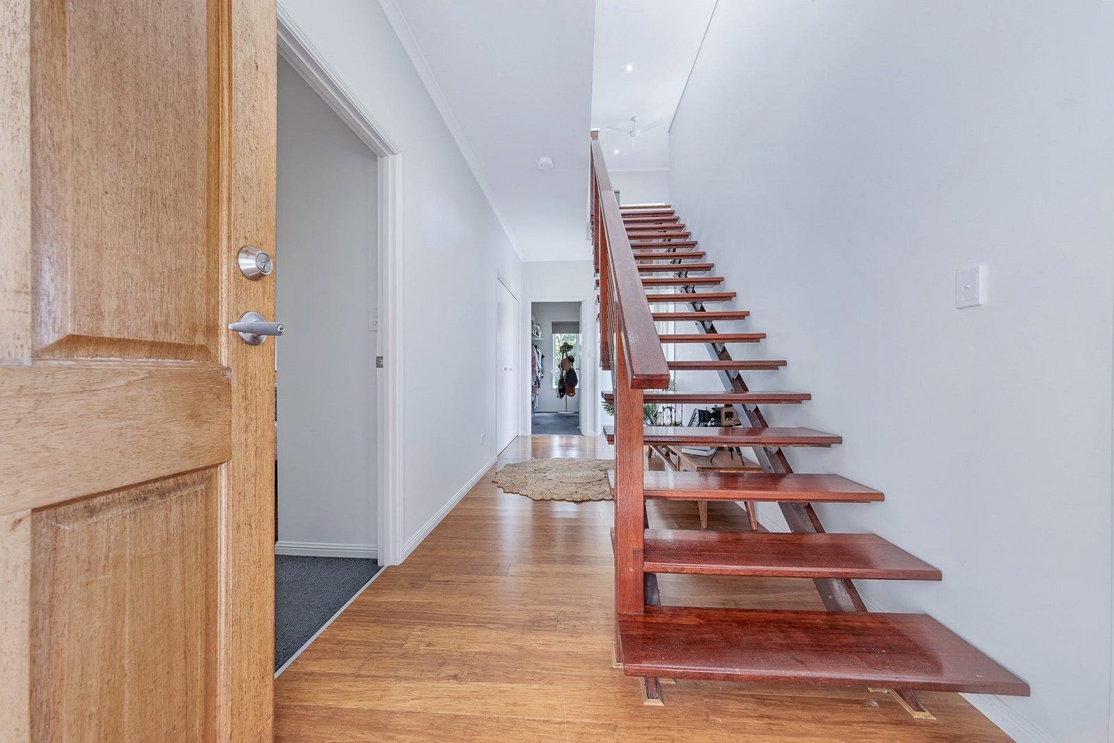 10 Yachtsman Parade CANNONVALE 6